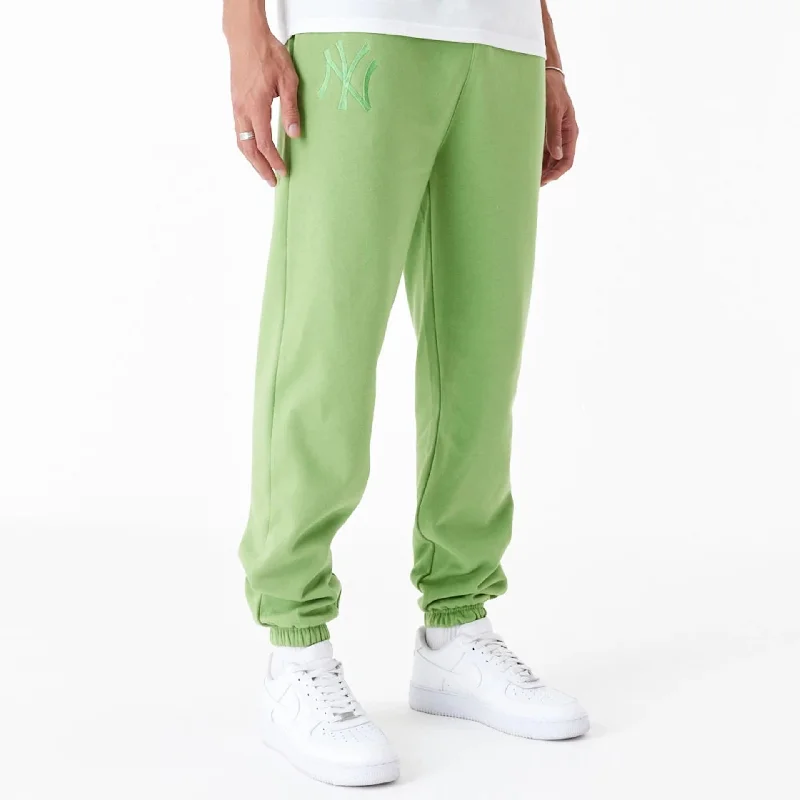 Men's Solid-Colored Pants for VersatilityNew York Yankees League Essential Green Joggers