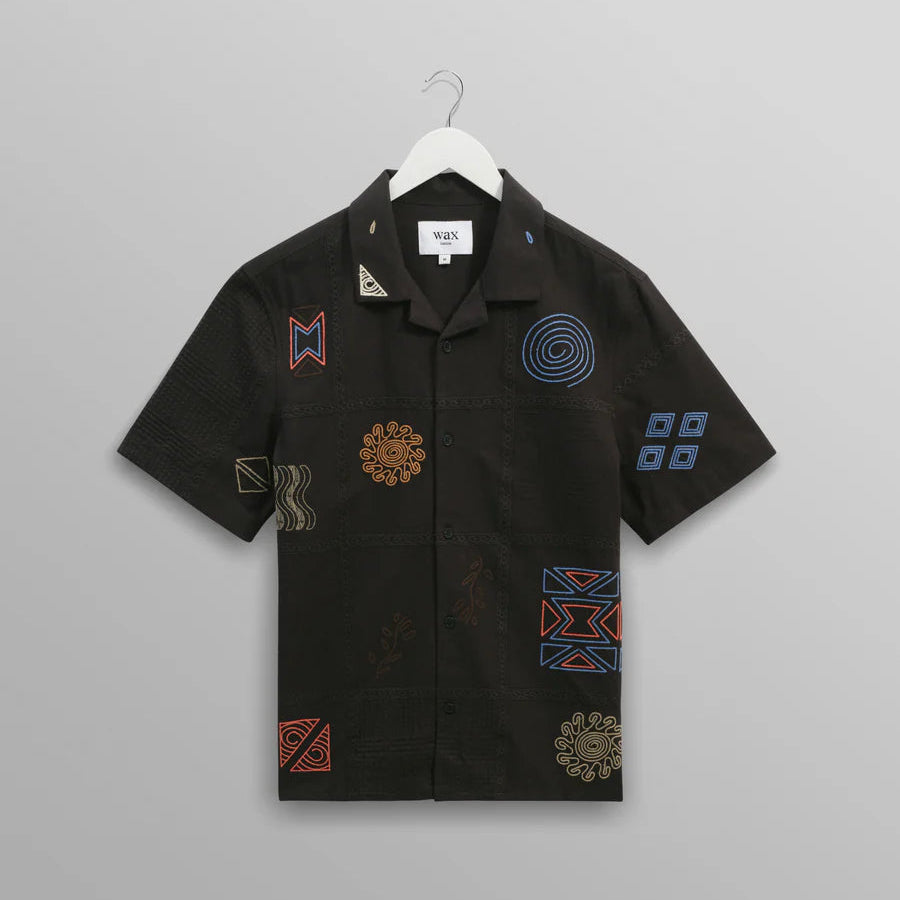 Men's Spread-Collar Shirts for a Bold StatementDidcot SS Shirt Doodle Embroidery (Navy + Multi)