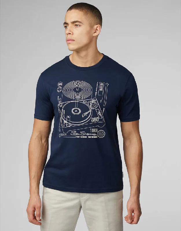 Men's Shirts with Embellished HemlinesBen Sherman Linear Record Player Dark Navy T-Shirt Men's Shirts with Embellished HemlinesBen Sherman Linear Record Player Dark Navy T-Shirt