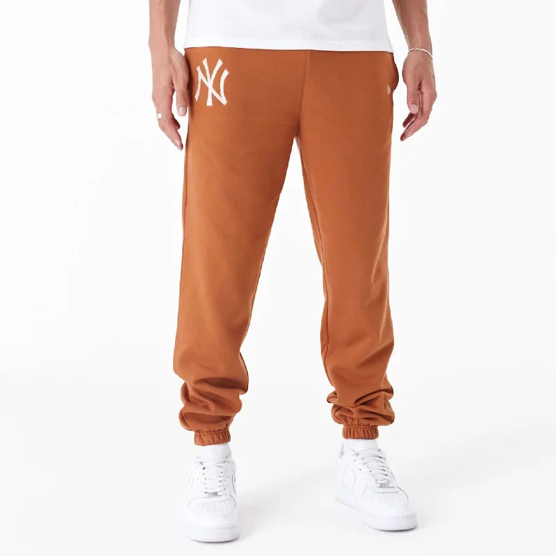 Men's Yoga Pants for FlexibilityNew York Yankees League Essential Brown Joggers