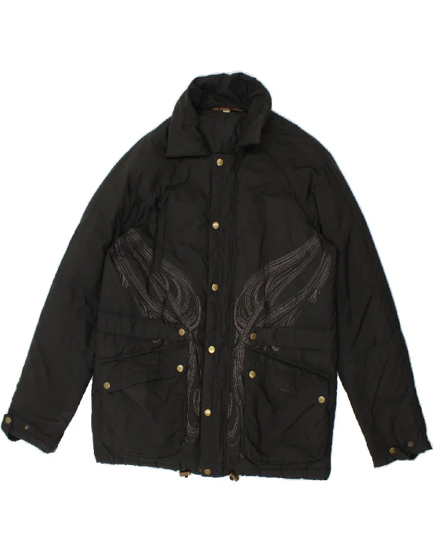 Men's Coats with Slim FitsROBERTO CAVALLI Mens Graphic Windbreaker Jacket IT 52 XL Black Polyester Men's Coats with Slim FitsROBERTO CAVALLI Mens Graphic Windbreaker Jacket IT 52 XL Black Polyester